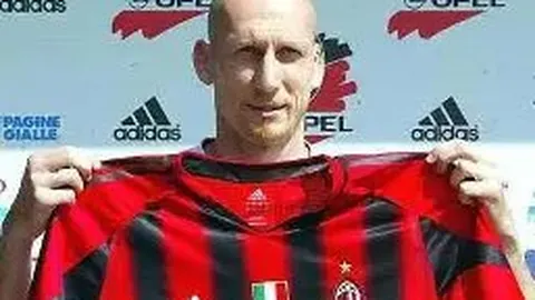 重磅揭秘！中超顶薪大揭秘：本土球员年薪狂飙至500万，外籍巨星年薪直冲300万欧！