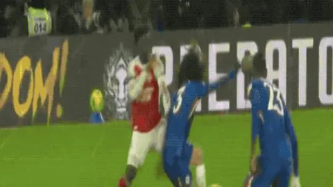 意媒称斯维拉尔要求罗马400万欧年薪，多队巨头觊觎加盟